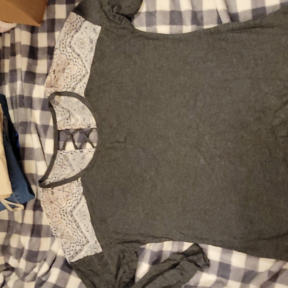 Quarter length super cute shirt Large